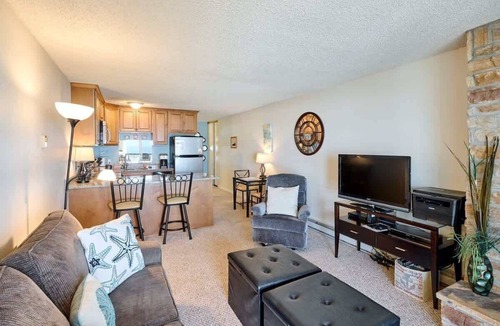 Lincoln City Condo | Cute Oceanfront Condo - Top Floor - Fireplace!