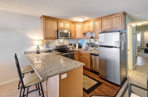 Lincoln City Condo | Cute Oceanfront Condo - Top Floor - Fireplace!