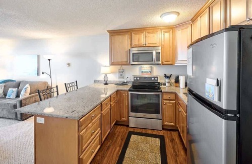 Lincoln City Condo | Cute Oceanfront Condo - Top Floor - Fireplace!
