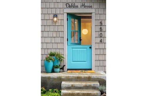 Carnation House | Dahlia House of Carnation