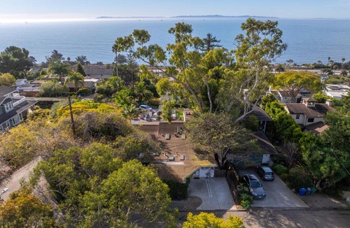 Santa Barbara House | Danya's Cottage | Chosen Beach Collection