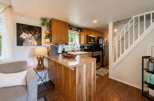 Leavenworth Cabin | Das Tree Haus 1 Bedroom Home by NW Comfy Cabins by RedAwning