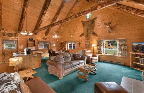 South Fork House | Dawson’s Rustic Haven in South Fork, CO