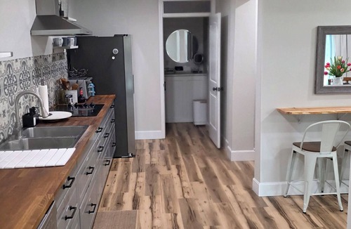 McMinnville Apartment | Daylight Basement - Sleeps 10 with King Suite