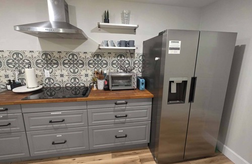 McMinnville Apartment | Daylight Basement - Sleeps 10 with King Suite