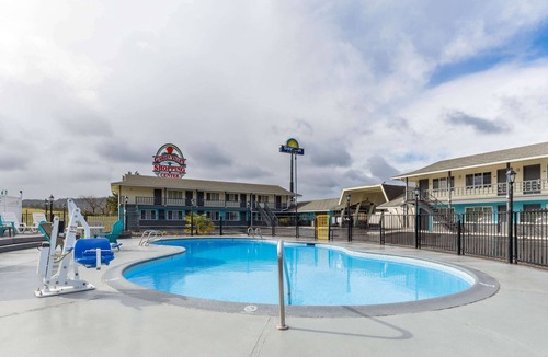 Roseburg Hotel | Days Inn by Wyndham Roseburg