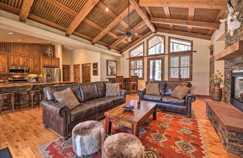 Mountain Pine Estates Cabin | Deck + Fire Pit: Family-Friendly Lakeside Retreat
