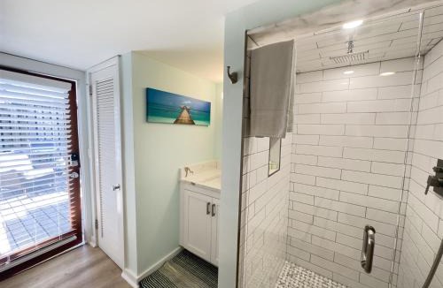 Downtown Apartment | Deckside Suite Conch Republic Cottage
