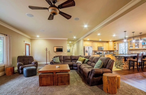 Twain Harte House | Deer Lodge – Beautiful, Spacious Home with Hot Tub