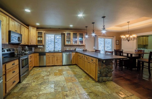 Twain Harte House | Deer Lodge – Beautiful, Spacious Home with Hot Tub