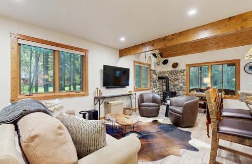 Bigfork House | Deer Pine Cabin