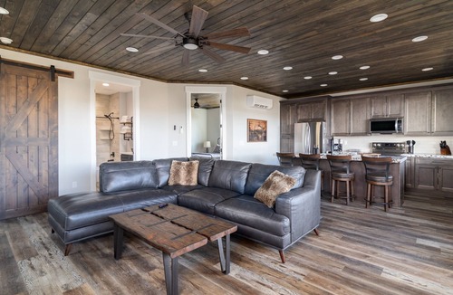 Orderville Cabin | Deer Ridge: Hot Tub, Views, Stargazing, Fire Pit