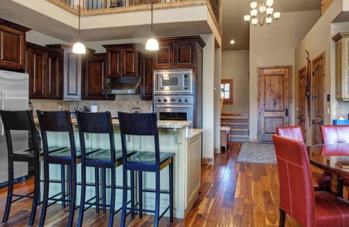 Park City House | Deer Valley Lakeside Ski House *Sleeps 16 Free Ski Shuttle- Minutes to Deer Valley East Village and Jordanelle Reservoir