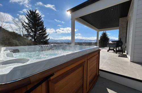 Heber House | Deer Valley views sleeps 16 hot tub deck gym