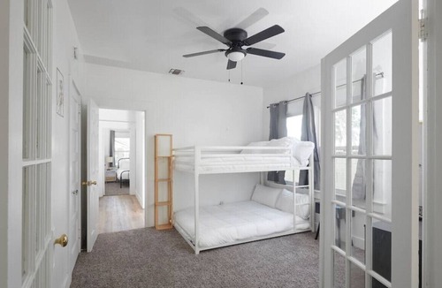 Tower District House | Del Mar 2BD 2BTH - Charming Home 2BD 2BTH I 600Mbps Walk to Tower District