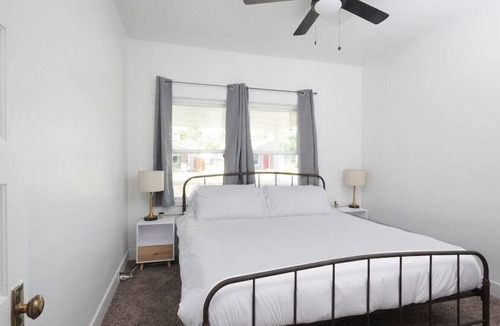 Tower District House | Del Mar 2BD 2BTH - Charming Home 2BD 2BTH I 600Mbps Walk to Tower District
