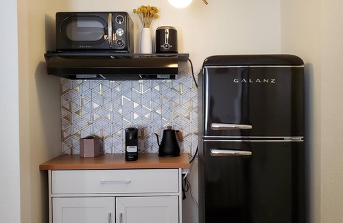 Del Mar Heights Apartment | Del-Martian Bobo Chic studio, less then 2 miles from Torrey pines state beach!