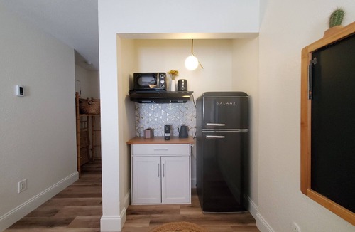Del Mar Heights Apartment | Del-Martian Bobo Chic studio, less then 2 miles from Torrey pines state beach!