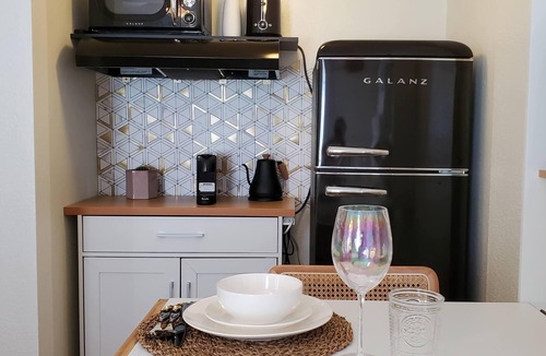 Del Mar Heights Apartment | Del-Martian Bobo Chic studio, less then 2 miles from Torrey pines state beach!