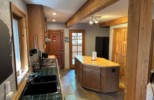 Hyak House | Delightful 4-bedroom Mountain Cabin in Snoqualmie Pass for your getaway.