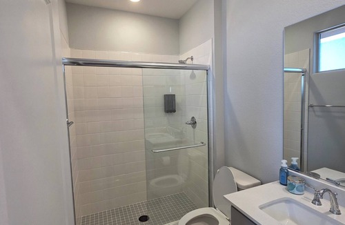 Pittmann House | Delightful own entrance 1b1b with AC in Henderson