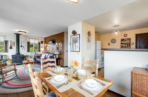 Camano Island House | Delightful Waterfront Cabin w/Large Deck, Free WiFi, Firepit, & Washer/Dryer