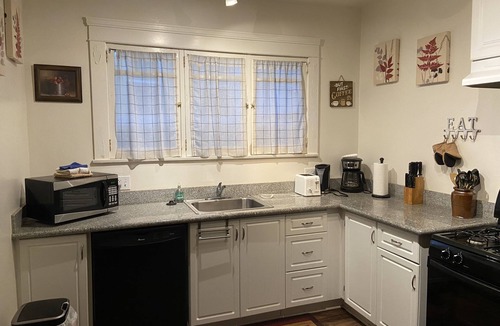 Civic Center Apartment | Delta Breeze Getaway
