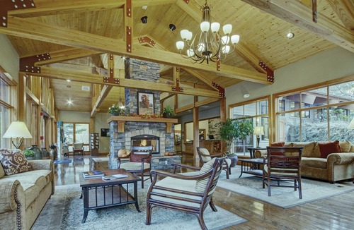 Bend Resort | Deluxe 1 Bedroom at the Inn at Seventh Mountain Resort