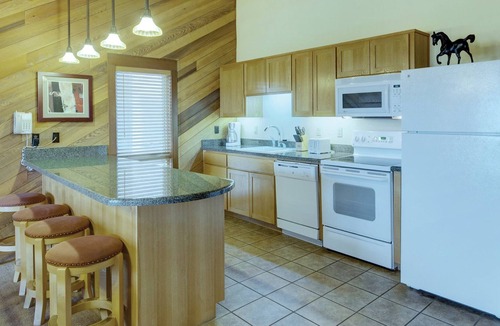Bend Resort | Deluxe 1 Bedroom at the Inn at Seventh Mountain Resort