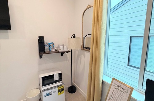 Bonney Lake Bed & Breakfast | Deluxe 1-bedroom bed + car in Bonney Lake