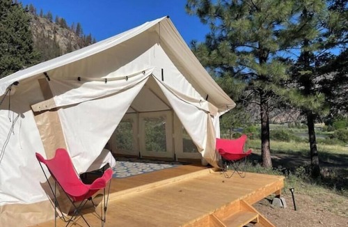 Shoup RV Rental | Deluxe Glamping on the Salmon River - Breakfast Included, Sleeps 4-6