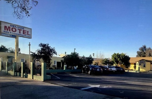 Pomona Hotel | Deluxe Motel