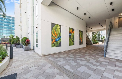 Kearny Mesa Apartment | Deluxe Penthouse Paradise: Heated Pool, Gym, Games. Parking