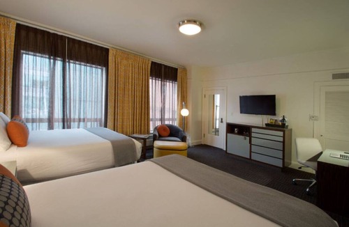 Downtown Portland Hotel | Deluxe Room | Portland Hub + Pulitzer Display