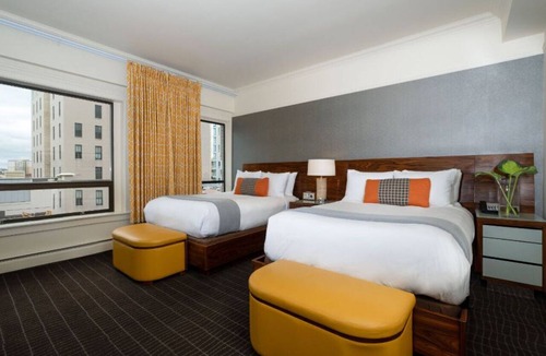 Downtown Portland Hotel | Deluxe Room | Portland Hub + Pulitzer Display