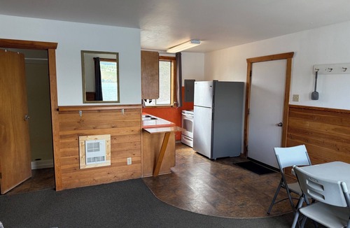 Republic Cabin | Deluxe Waterfront Cabin on Curlew Lake at Tiffanys Resort Sleeps 6, 3 Queen Beds
