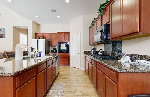 Cathedral City House | Desert Bliss: Your Poolside Paradise with Mountain Views, AC, and Wifi.