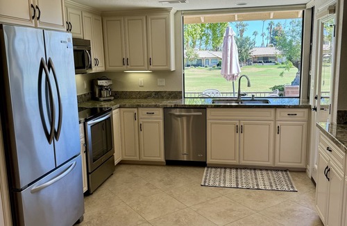 Palm Desert House | Desert Escape! Enjoy an updated home in the heart of Palm Desert @ Monterey CC.