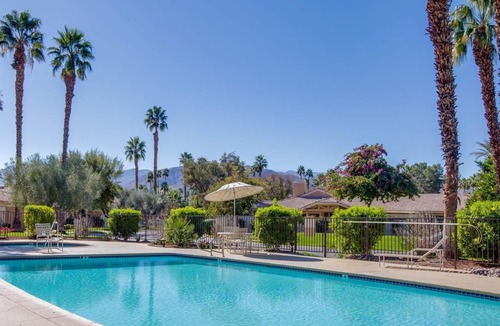 Palm Desert House | Desert Escape! Enjoy an updated home in the heart of Palm Desert @ Monterey CC.