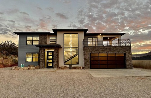Moab South Valley House | Desert Horizon Retreat 4 Bedroom Luxury Villa - Pool, Hot Tub & Panoramic Views