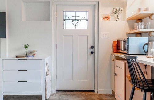 East MLK Apartment | Designer E Austin Studio Close to Airport, Downtown, & UT Campus