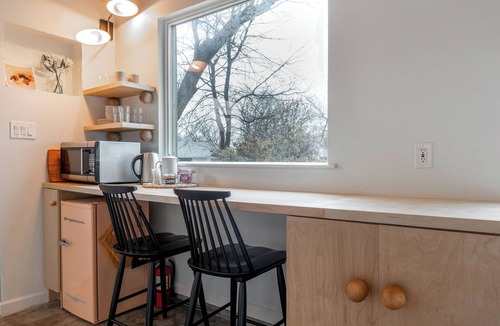 East MLK Apartment | Designer E Austin Studio Close to Airport, Downtown, & UT Campus