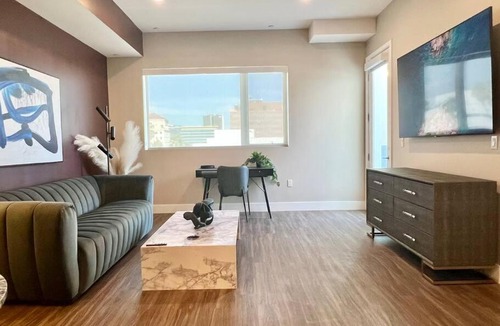 Hollywood Apartment | Designer Hollywood Penthouse with Private Balcony on Sunset