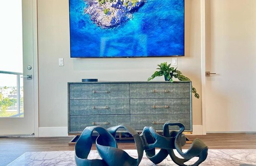 Hollywood Apartment | Designer Hollywood Penthouse with Private Balcony on Sunset