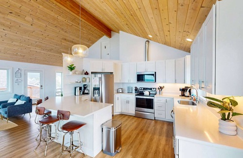 Kiwanda Shores House | Designer home with stunning ocean and sunset views steps to beach dog friendly