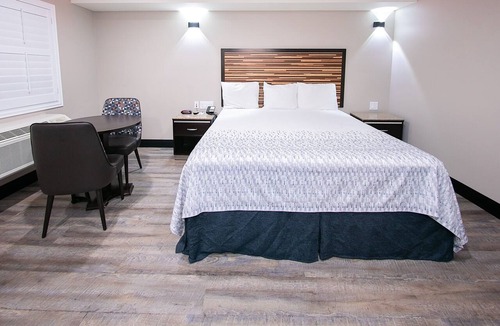 Bell Hotel | Diamond Bell Inn & Suites