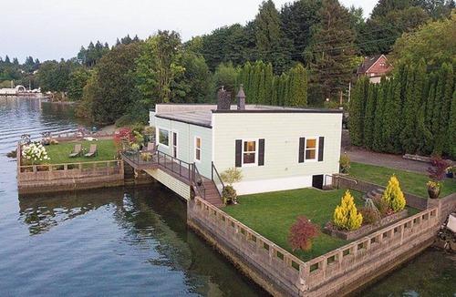 West Hills House | Directly on the water overlooking the US Navy fleet. Private boat launch.