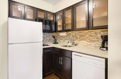 Carmel Mountain Ranch Hotel | Discover San Diego: Comfortable Suites w/Pool, Breakfast & Pet-Friendly Stay!