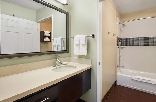 Carmel Mountain Ranch Hotel | Discover San Diego: Comfortable Suites w/Pool, Breakfast & Pet-Friendly Stay!