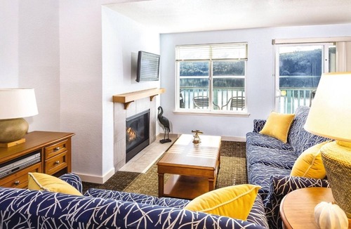 Adelma Beach Resort | Discovery Bay | Nature Coast Getaway | Pool + Hot Tub | 2BR